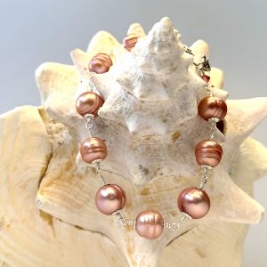 Gorgeous Circled Saltwater PEACHY PINK Pearl Bracelet